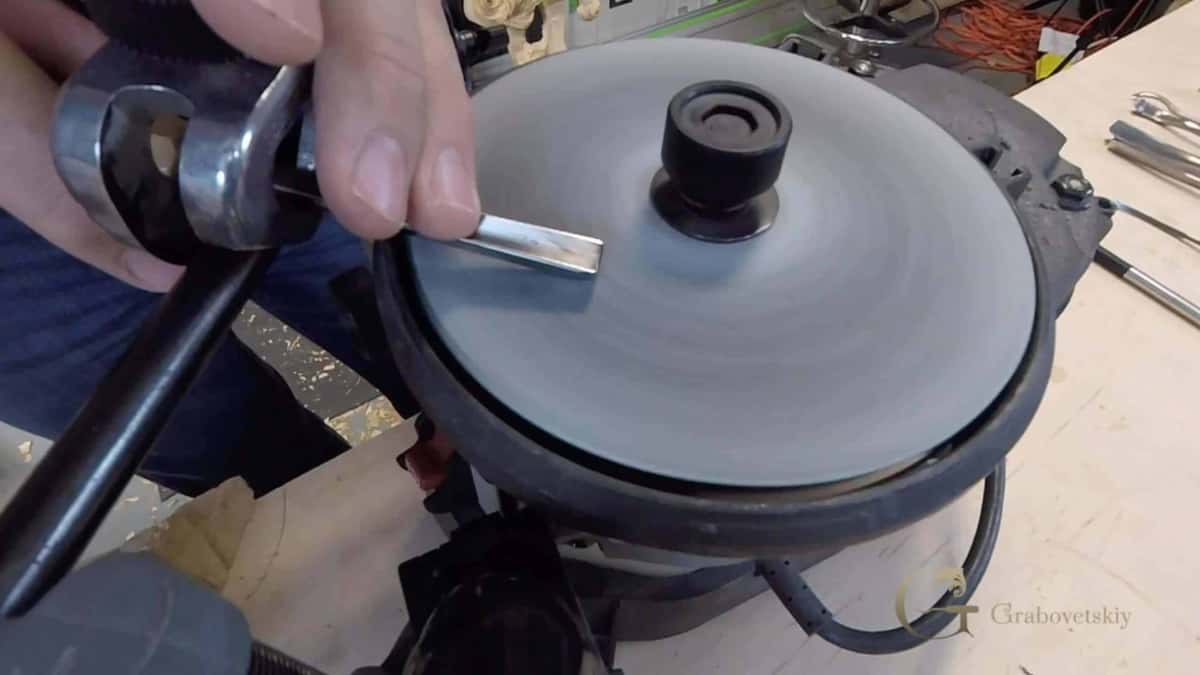 V-tool laid flat on the wheel. Other tools wait their turn.