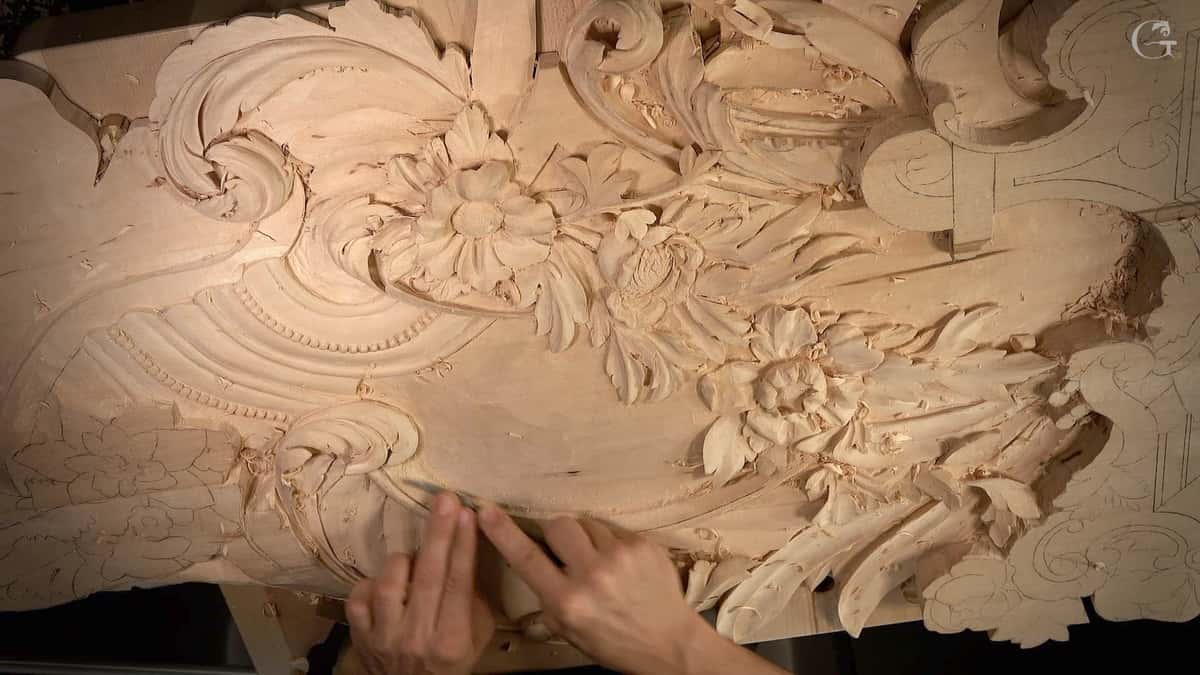 A daisy rosette anchors the centre of the panel