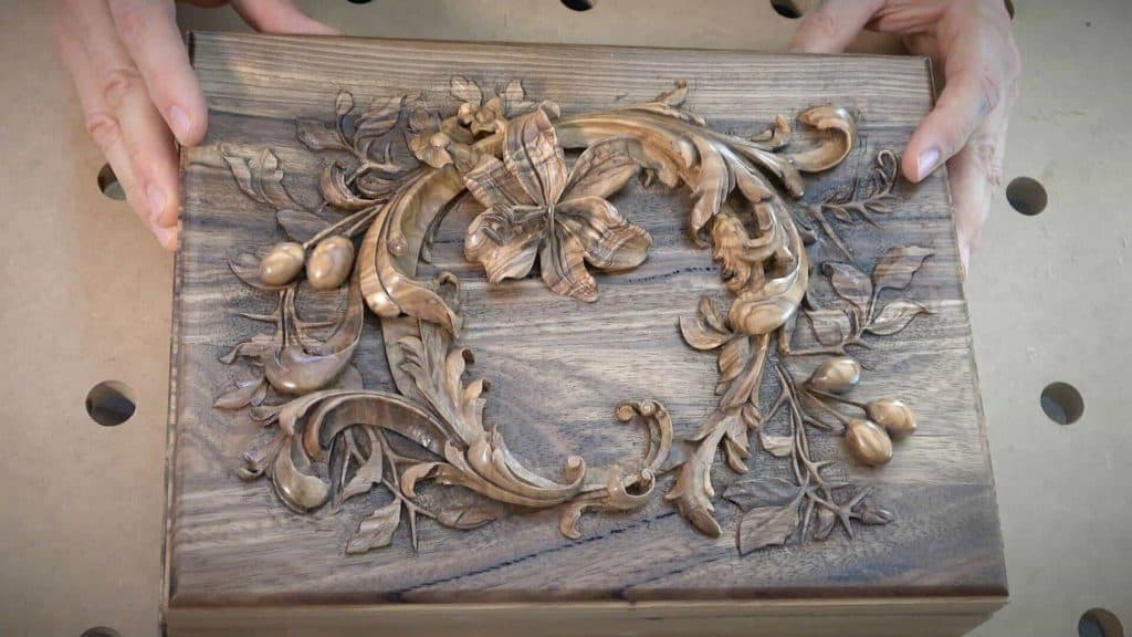 Acacia (Gofer) Olive wood Lily box