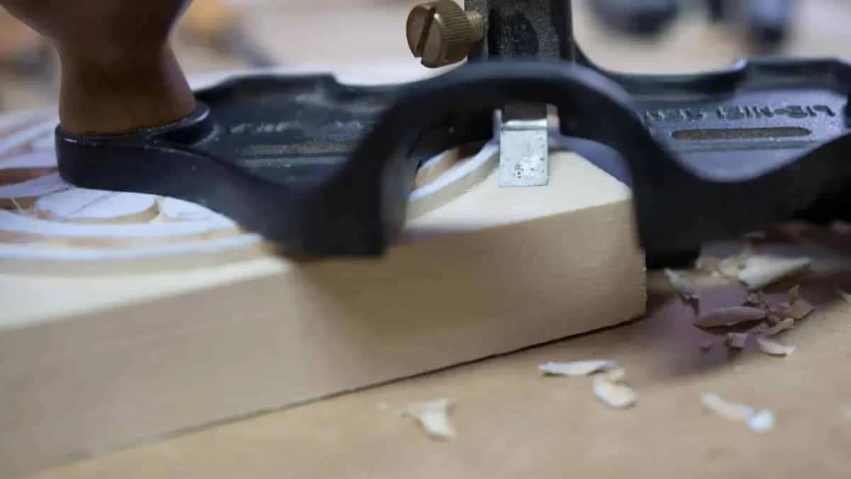 Veritas router plane shaving a sunken ground flat, shavings alongside